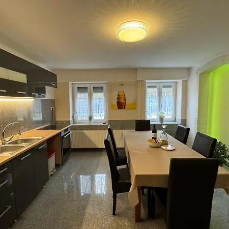 Patak-parti Vendeghaz Apartment *
